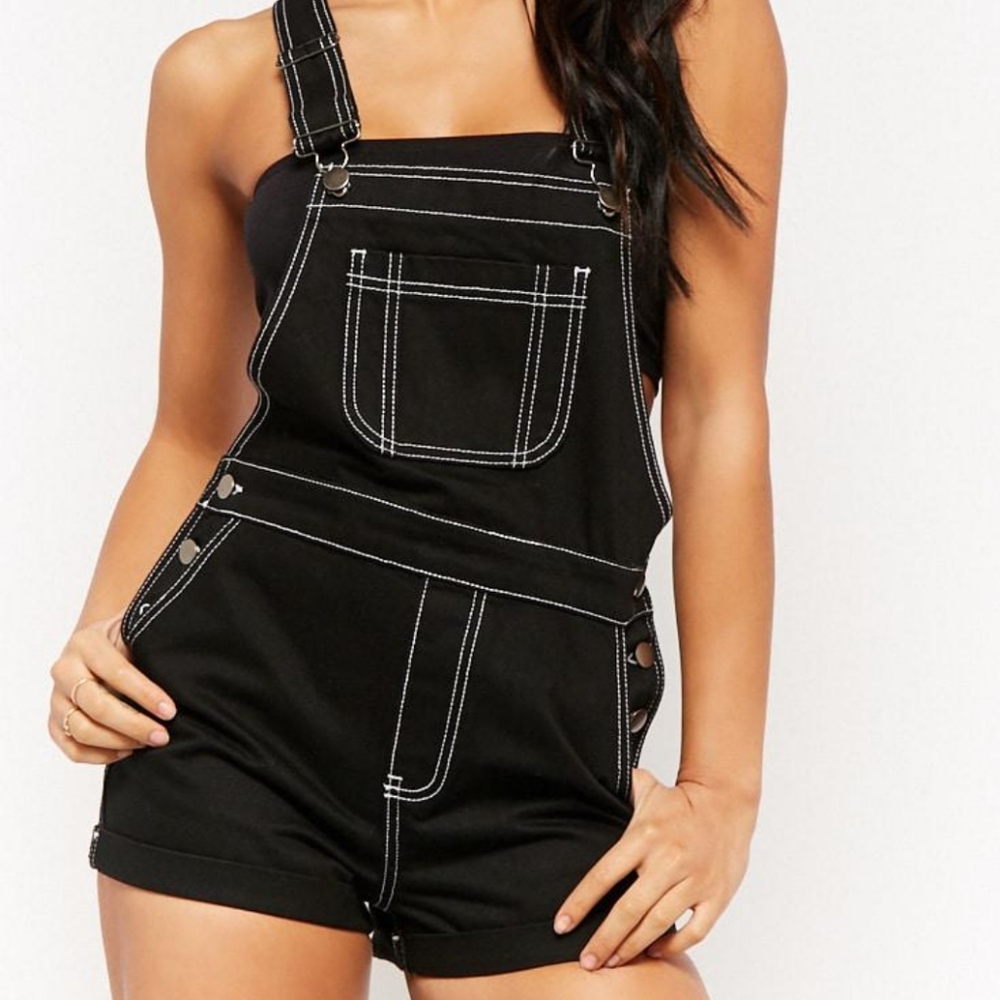 NWT Forever 21 Contrast Stitch Short Overalls - Size 29